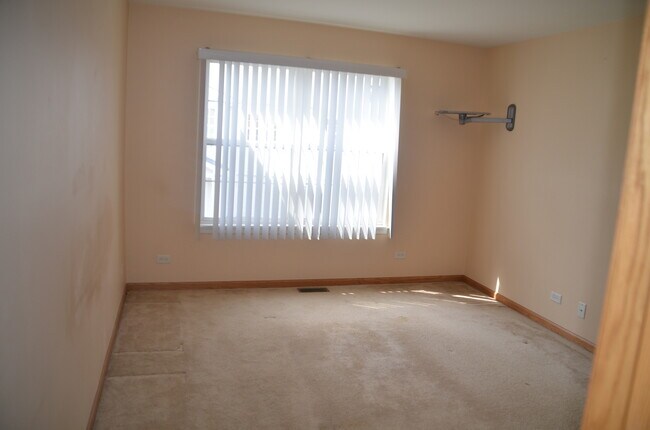 Building Photo - 2503 Dickens Dr