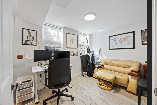 Building Photo - 316.5 6th St