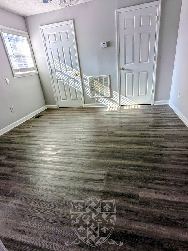 Building Photo - 330 Vivelle Ave