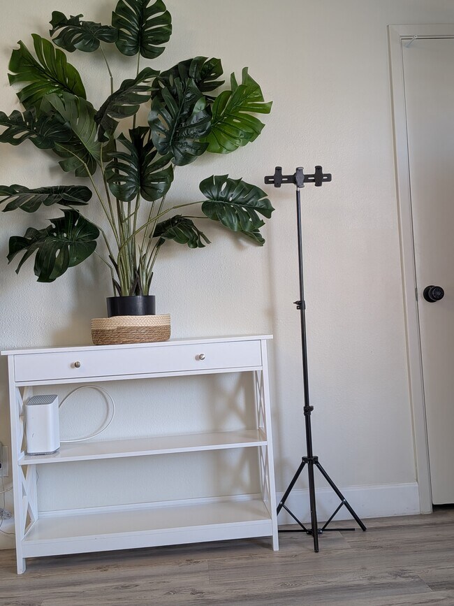 Building Photo - Cornell