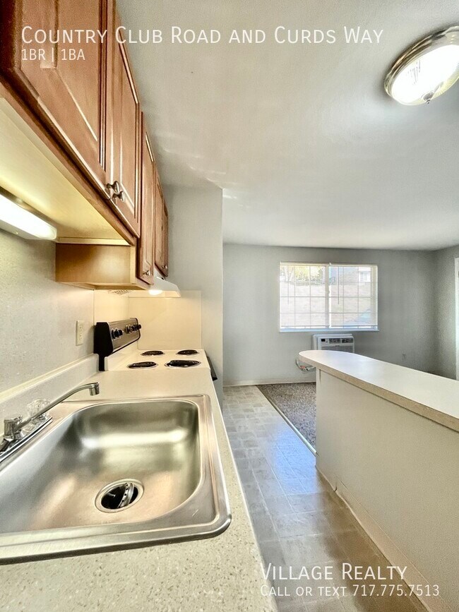 Building Photo - 671 Country Club Rd