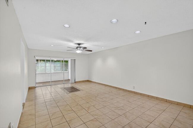 Building Photo - 638 Marlboro Oval