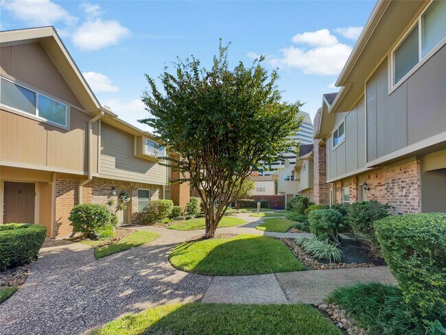 Building Photo - 2517 Bering Dr