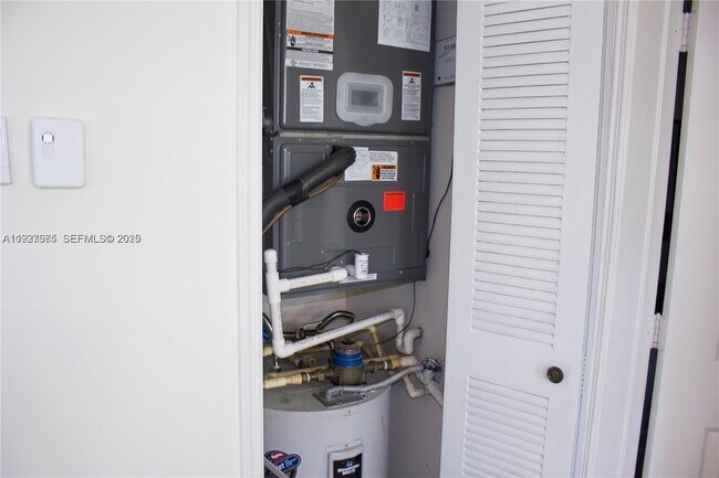 Building Photo - 3145 NE 184th St