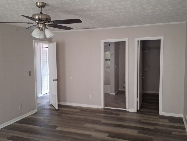 Building Photo - Charming Three Bedroom home available in Phenix City Al!