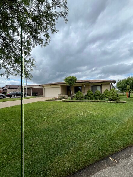 Building Photo - 14041 Brougham Dr