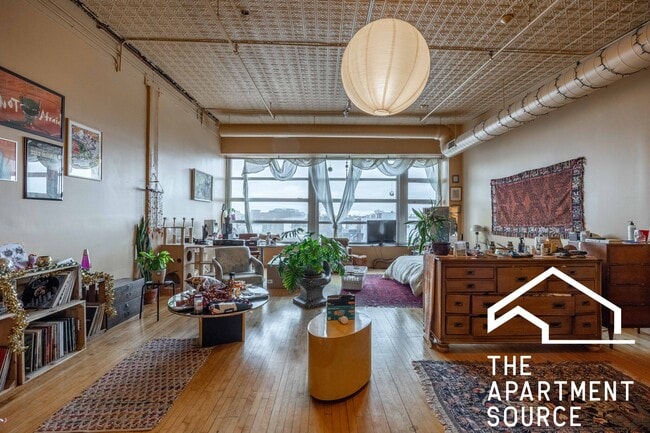 Building Photo - 2412 W North Ave