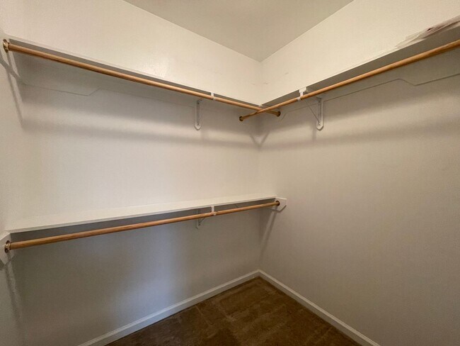 Building Photo - Berkshire Beauty