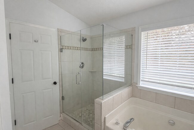 Building Photo - Beautiful backyard