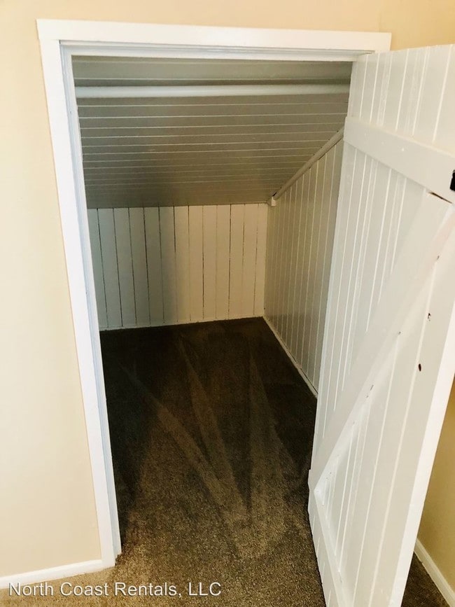 Building Photo - 400 N Holladay Dr