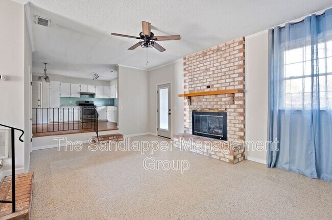 Building Photo - 628 Highwood Cir