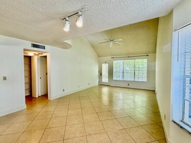 Building Photo - 6308 La Costa Dr