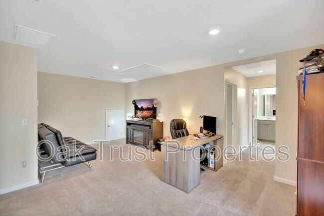 Building Photo - 142 Airy Dr