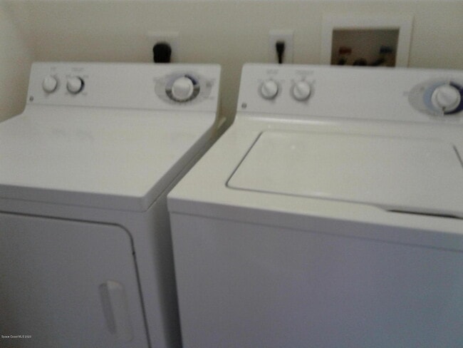 Building Photo - 1359 Hampton Park Ln