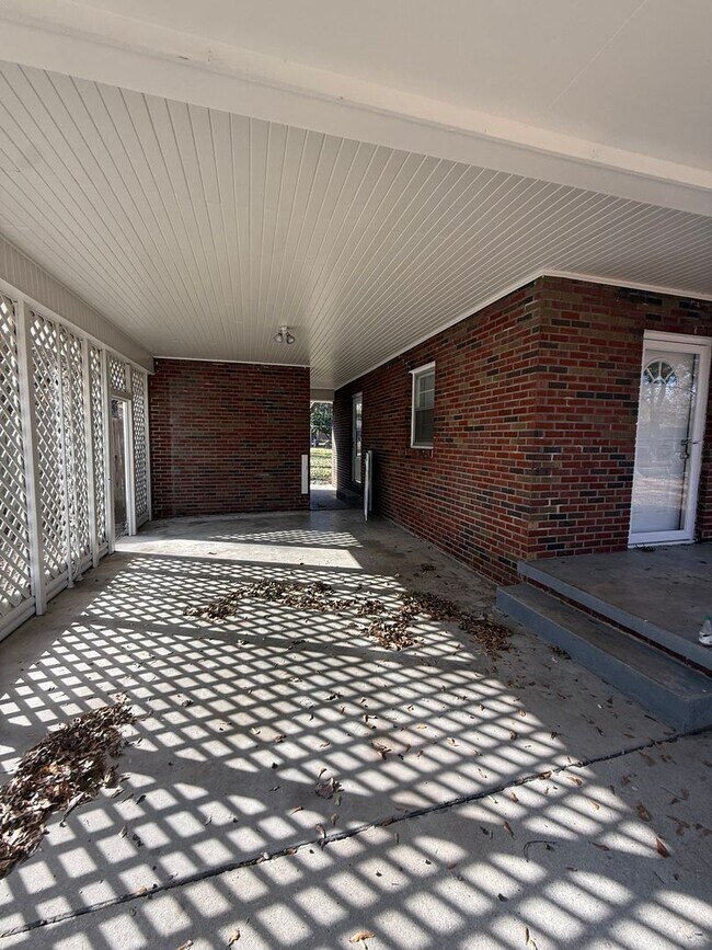 Building Photo - Freshly Updated 3 Bedroom 1 Bathroom Home in Decatur!