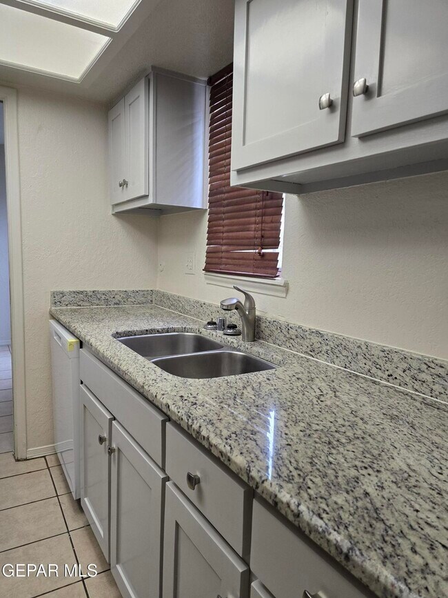 Building Photo - 6201 Escondido Dr