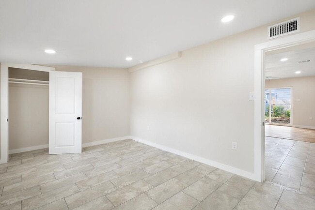 Building Photo - 306 Westmoreland Dr