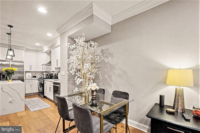 Building Photo - 443 S Robinson St