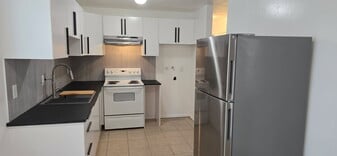 Building Photo - 2530 S Parkcrest Dr