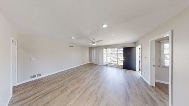 Building Photo - 5577 Mary Ln Dr