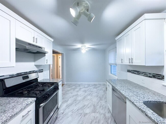 Building Photo - 111 Irving St