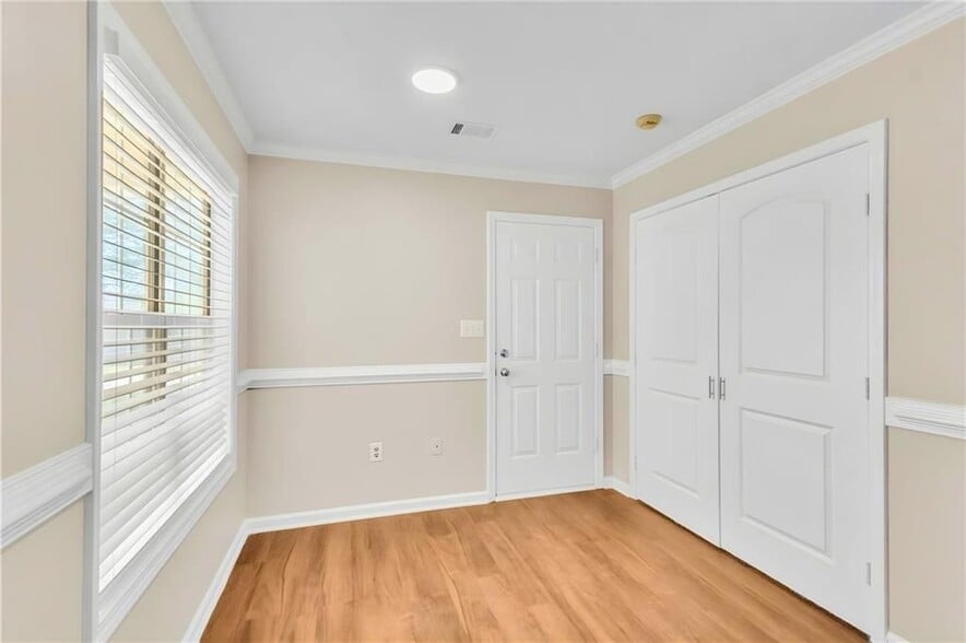 Building Photo - 125 York Ln