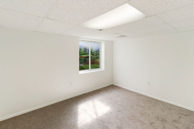 Building Photo - 2488 Sapphire St