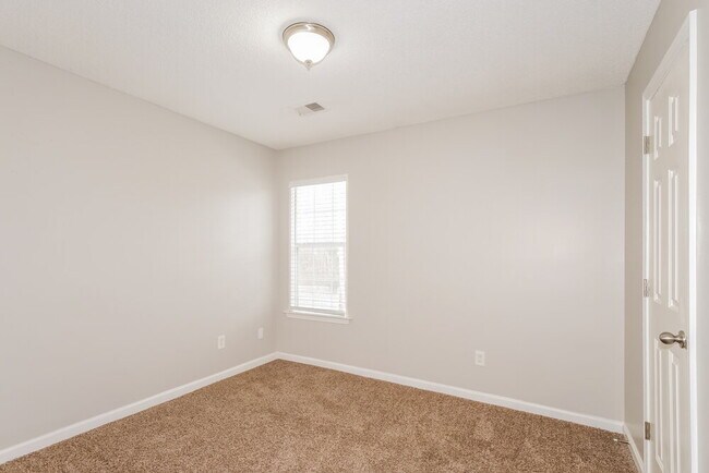 Building Photo - 8432 Creek Front Dr