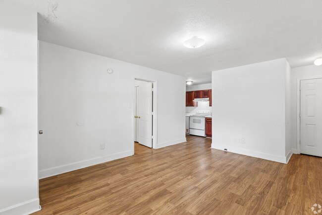 Building Photo - Beautiful, Fully Renovated 2 Bed / 1 Bath Apartment!