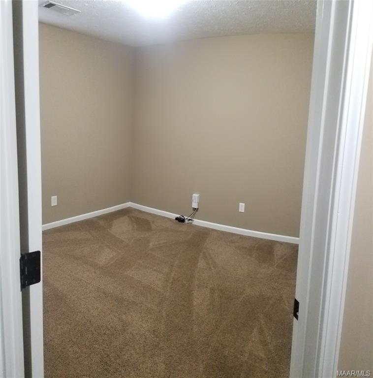 Building Photo - 9001 Saw Tooth Loop