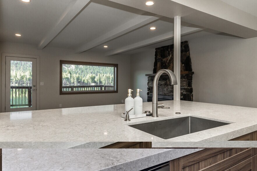 Wash Dishes with a view! - 13045 Donner Pass Rd