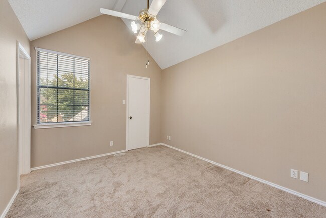Building Photo - Charming Condo in Valley Ranch