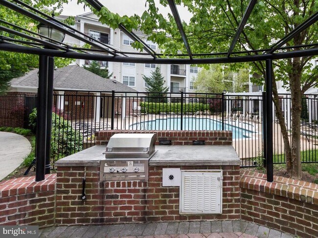 Building Photo - 12941 Centre Park Cir