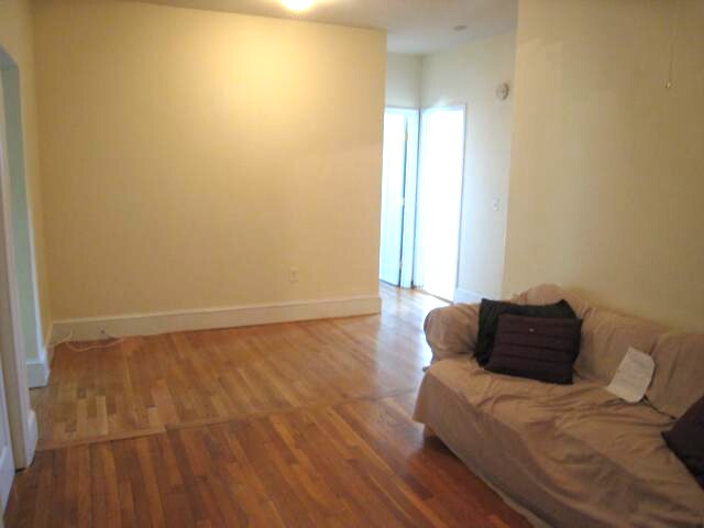 Building Photo - 324 Saint Paul St