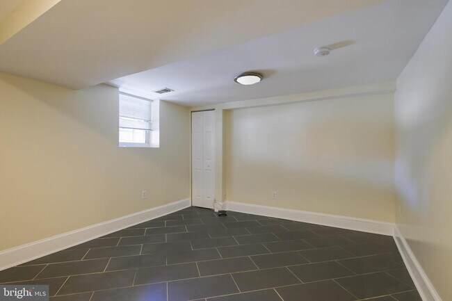 Building Photo - 1123 7th St NE