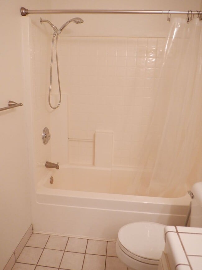 Building Photo - Cul De Sac Cutie in the City