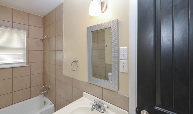 Building Photo - 613 N 22nd St