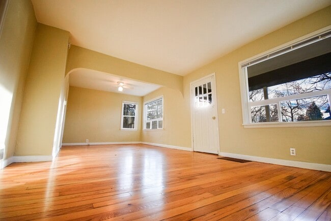 Building Photo - Charming Vintage 2bdrm Home on a Large Lot! Large Basement for storage!