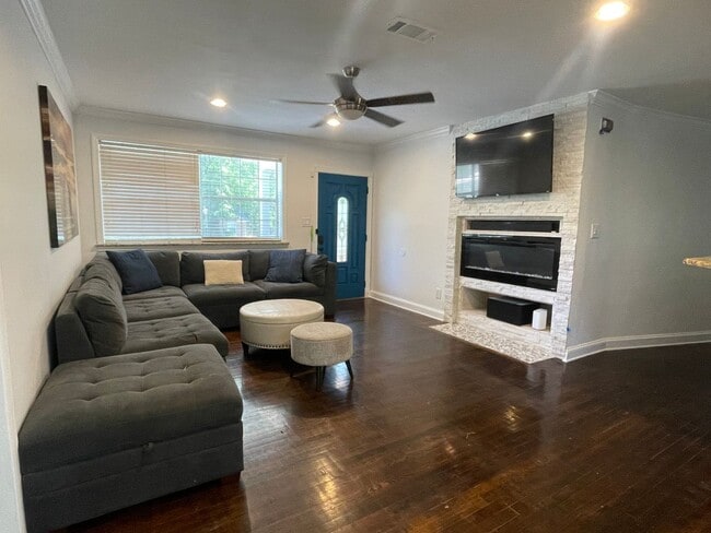 Building Photo - Remodeled 4/2 by Cascades Park