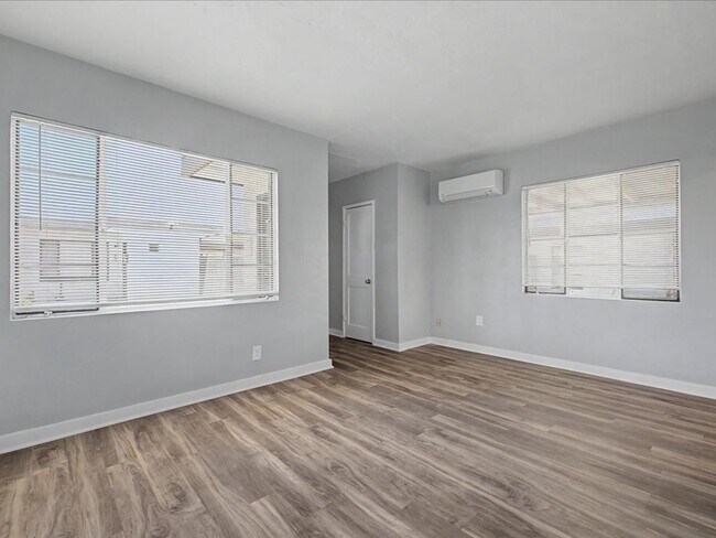Building Photo - 2116 N Forgeus Ave