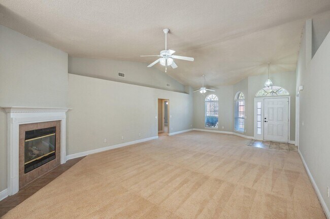 Building Photo - 654 Territory Ln