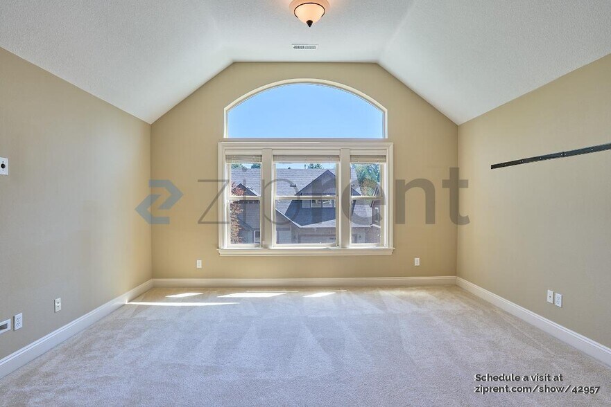 Building Photo - 11379 NW Valros Ln