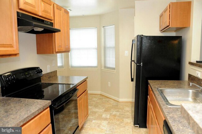 Building Photo - 5812 Wyndham Cir
