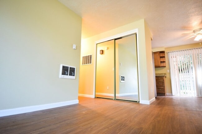 Building Photo - 27-12695-12699