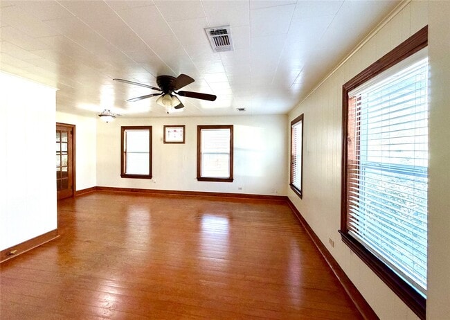 Building Photo - 1104 Marie St