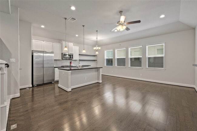 Building Photo - 11915 Oakmont Valley Trace