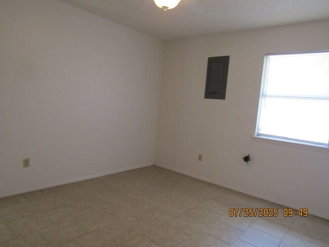 Building Photo - Very nice two-bedroom townhome, located in...
