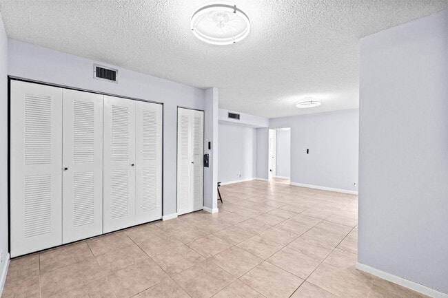 Building Photo - 5310 Las Verdes Cir