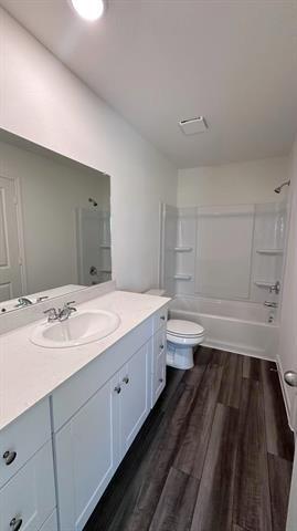 Building Photo - 2105 Mdw Pk Dr