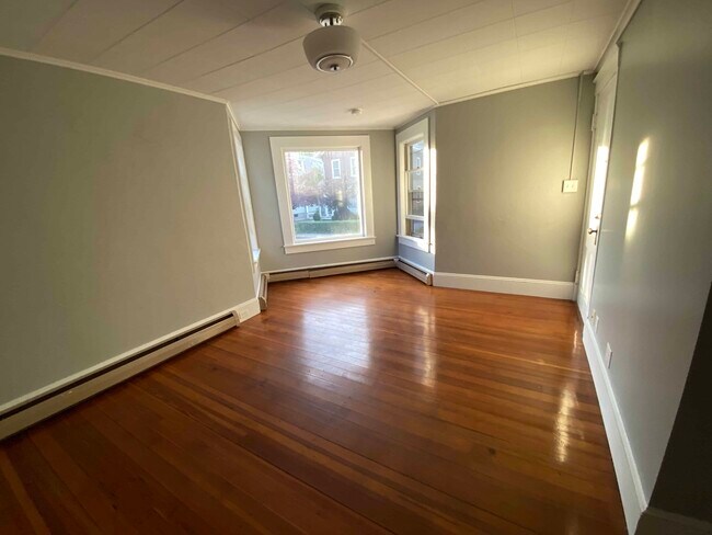 Building Photo - 49 Walnut St